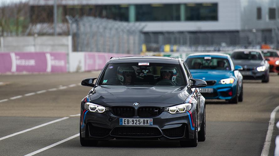 BMW DRIVING EXPERIENCE. BMW DRIVING EXPERIENCE.